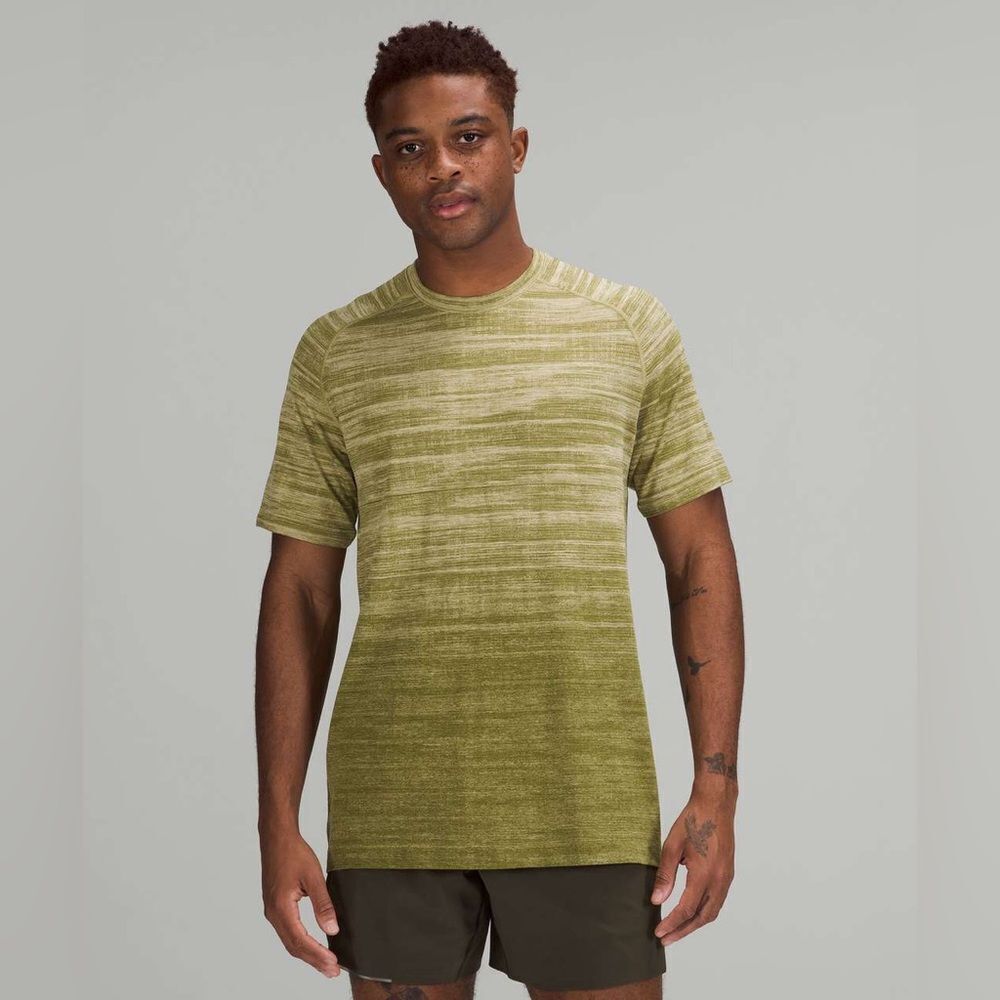 Lululemon Metal Vent Tech Short Sleeve Shirt 2.0
Juniper GreenLemon Chiffon
